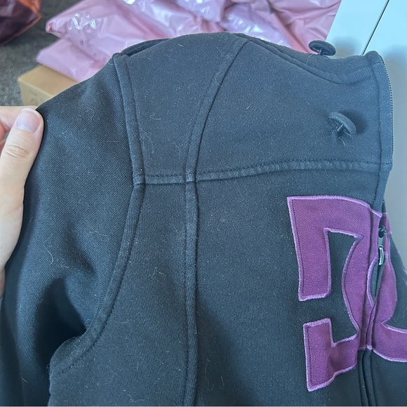 Y2K “DC” Black Embroidered Graphic Sherpa Lined Zip-up Hoodie Jacket - Picture 7 of 8